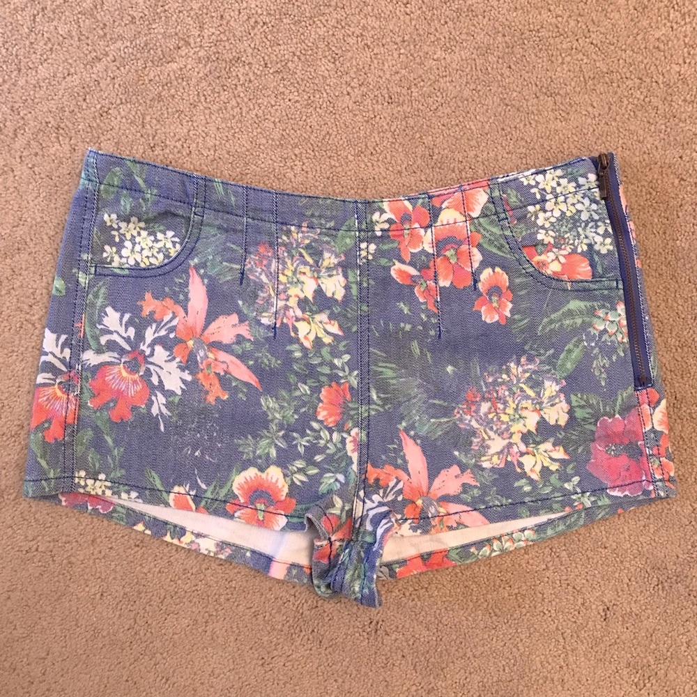 GB Gianni Bini Floral Shorts Size 7 Shorty Shorts Low Waist Cottage Boho Euro